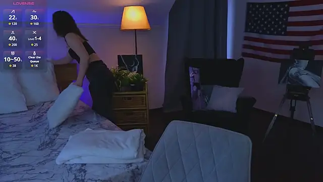 Hayle Hill online show from March 21, 2:02 am