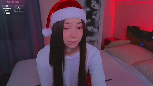 Snapshot of Hayle_Hill chatting on December 14, 2:07 am Hayle Hill online show from December 14, 2:07 am