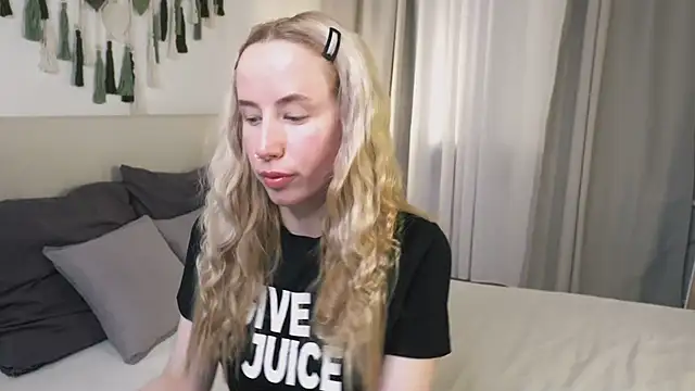 Cassie Kelman online show from April 14, 8:58 pm