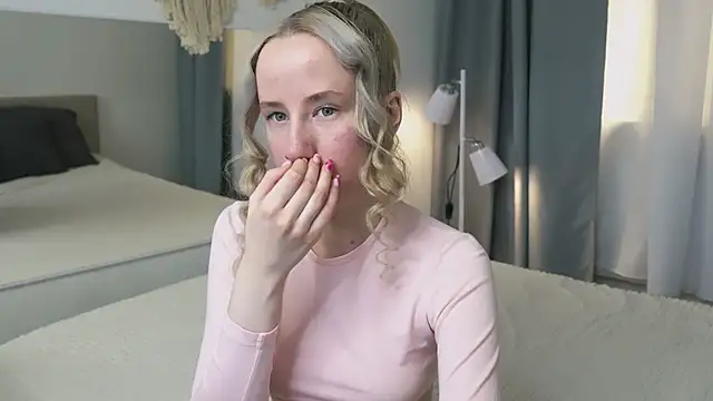 Cassie Kelman online show from March 13, 9:20 pm