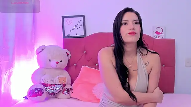 Snapshot of LucianaTomson chatting on November 16, 6:23 pm LucianaTomson online show from November 16, 6:23 pm