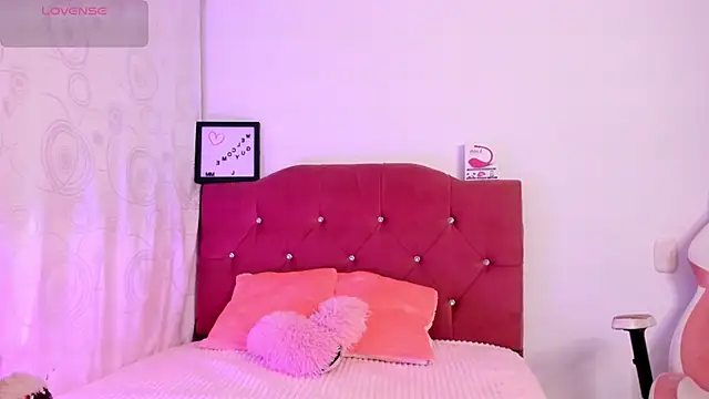 Snapshot of LucianaTomson chatting on September 21, 10:42 am LucianaTomson online show from September 21, 10:42 am