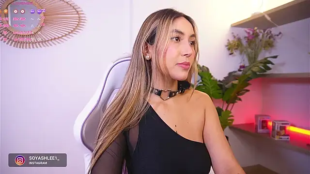 Snapshot of ashley2004_x chatting on October 22, 12:21 am ashley2004 x online show from October 22, 12:21 am