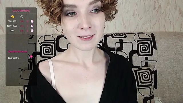 Snapshot of TinaWince chatting on October 12, 4:47 am TinaWince online show from October 12, 4:47 am