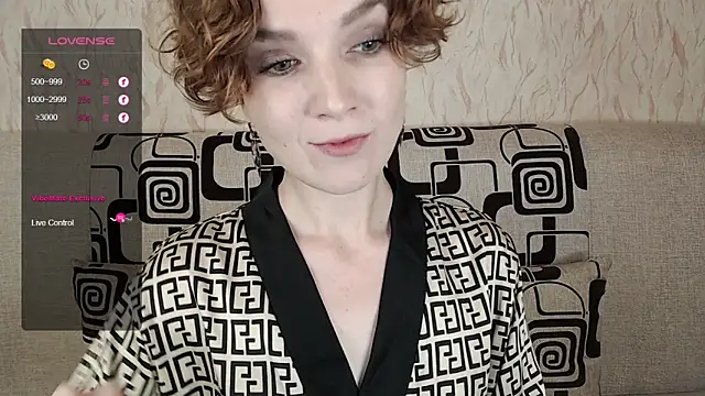 Snapshot of TinaWince chatting on October 2, 4:49 am TinaWince online show from October 2, 4:49 am