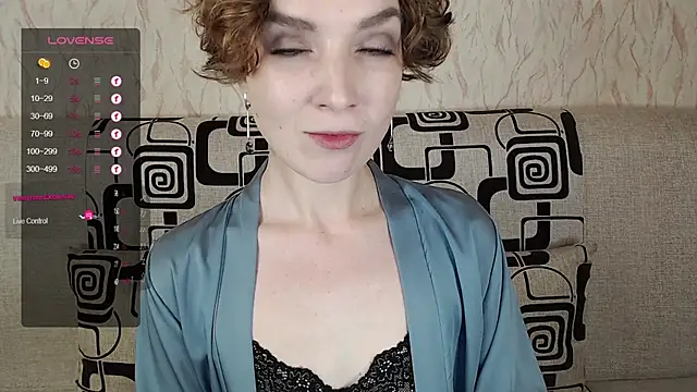 Snapshot of TinaWince chatting on October 4, 4:47 am TinaWince online show from October 4, 4:47 am