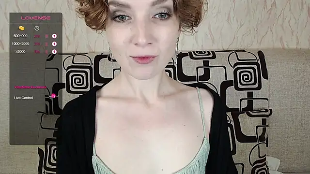 Snapshot of TinaWince chatting on October 13, 4:47 am TinaWince online show from October 13, 4:47 am