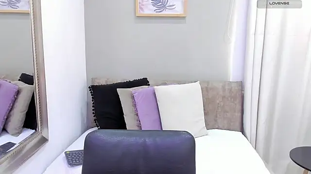 Snapshot of _alaiasmile_ chatting on November 23, 3:55 pm alaiasmile online show from November 23, 3:55 pm