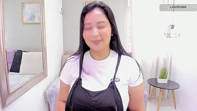 Snapshot of _alaiasmile_ chatting on June 20, 4:56 pm alaiasmile online show from June 20, 4:56 pm