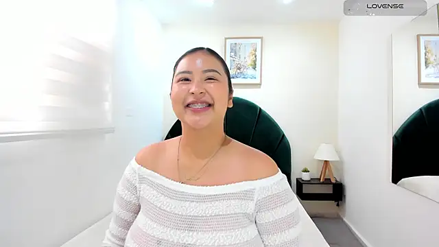  alaiasmile  online show from April 22, 5:20 pm