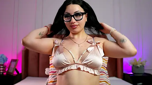 Snapshot of LisaRaee chatting on June 23, 4:32 am LisaRaee online show from June 23, 4:32 am