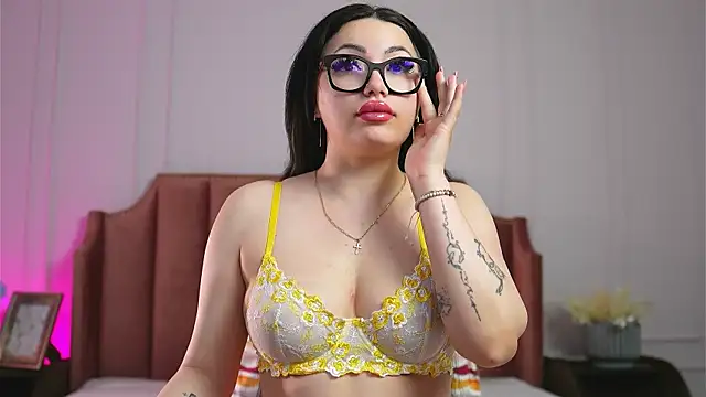 LisaRaee online show from June 2, 4:23 am