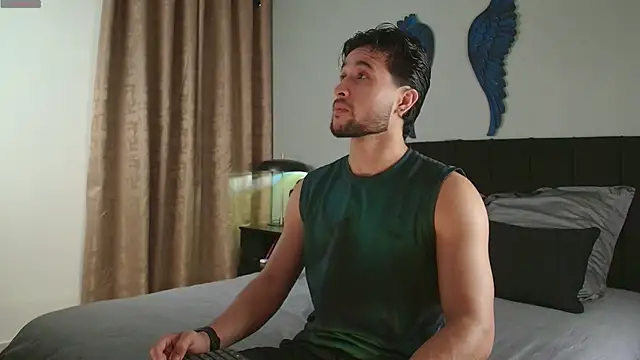 Snapshot of Valentinoford chatting on February 14, 12:11 am Valentinoford online show from February 14, 12:11 am