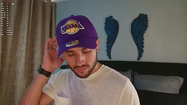 Snapshot of Valentinoford chatting on February 25, 9:14 pm Valentinoford online show from February 25, 9:14 pm