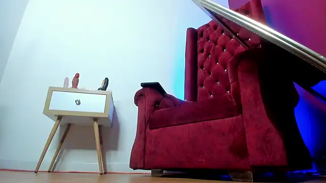 Sarah Mistress  online show from December 6, 6:00 pm