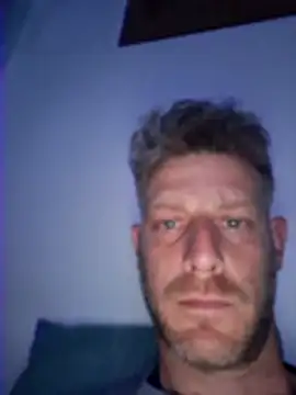 Snapshot of Jonjon3669 chatting on April 4, 10:05 pm Jonjon3669 online show from April 4, 10:05 pm