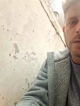 Snapshot of Jonjon3669 chatting on April 5, 3:30 pm Jonjon3669 online show from April 5, 3:30 pm