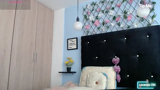 Snapshot of evatits_1 chatting on March 10, 12:38 pm evatits 1 online show from March 10, 12:38 pm