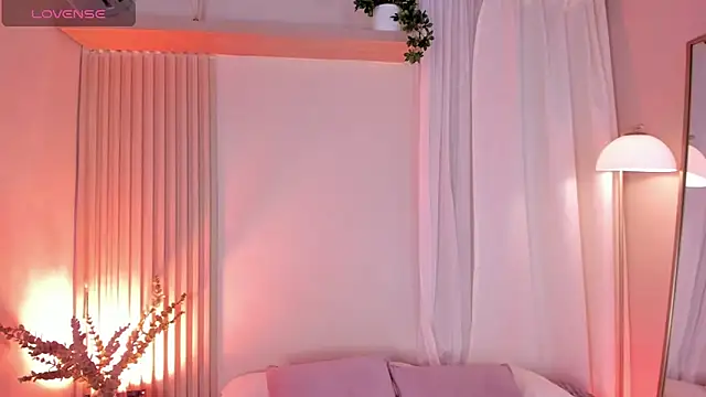 mara brooks online show from April 7, 11:06 pm