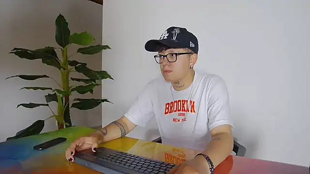 alex noa online show from November 20, 5:57 pm