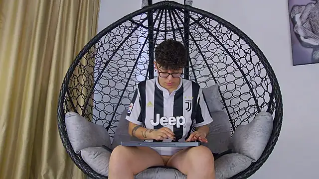 alex noa online show from April 3, 7:31 pm