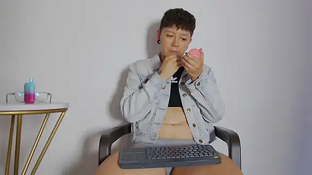 alex noa online show from November 25, 7:25 pm