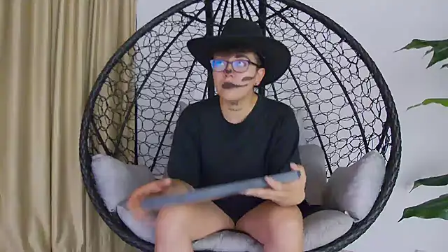 alex noa online show from October 31, 5:09 pm