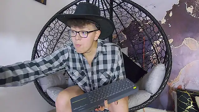 alex noa online show from October 9, 7:36 pm