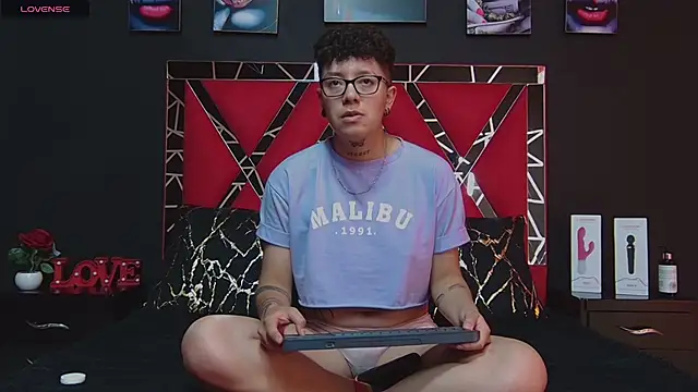 alex noa online show from March 15, 1:41 am