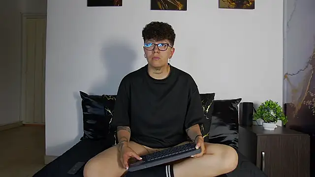 alex noa online show from May 1, 7:08 pm