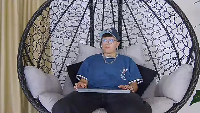 alex noa online show from November 18, 7:17 pm