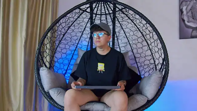 alex noa online show from April 15, 6:34 pm