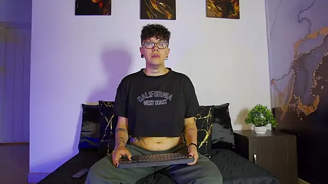 alex noa online show from April 4, 5:41 pm