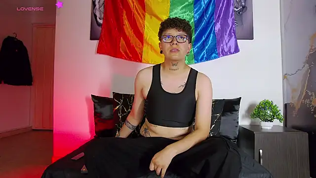 Snapshot of alex_noa chatting on June 18, 7:30 pm alex noa online show from June 18, 7:30 pm