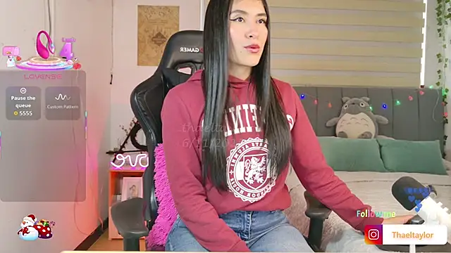  thaeltaylor online show from November 16, 8:24 pm