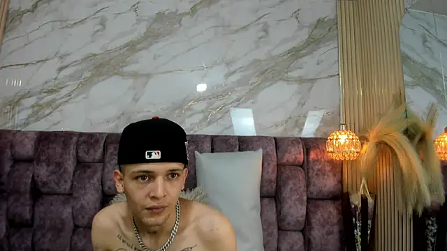 kendalltaylorr online show from April 10, 3:02 am