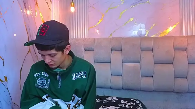 kendalltaylorr online show from January 15, 3:10 am