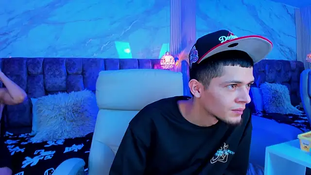 kendalltaylorr online show from April 8, 2:57 am