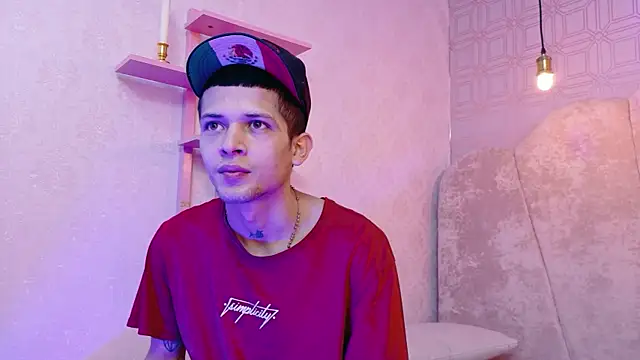 kendalltaylorr online show from December 5, 12:37 pm