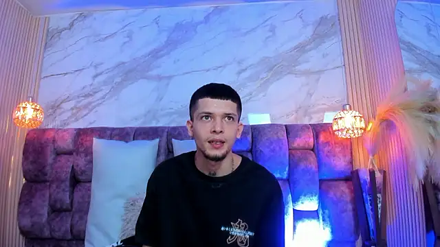 kendalltaylorr online show from March 28, 3:07 am