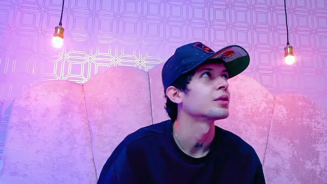 kendalltaylorr online show from February 1, 2:54 am