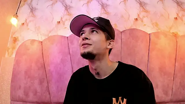 kendalltaylorr online show from October 15, 12:02 pm