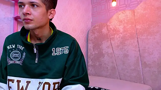 kendalltaylorr online show from December 4, 12:37 pm