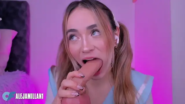 Snapshot of alejamillan1 chatting on November 4, 4:38 am alejamillan1 online show from November 4, 4:38 am