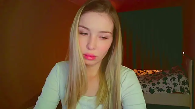 Snapshot of mia_raspberrie chatting on February 6, 2:22 am mia raspberrie online show from February 6, 2:22 am