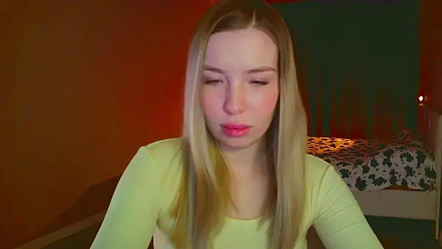 Snapshot of mia_raspberrie chatting on February 9, 3:11 am mia raspberrie online show from February 9, 3:11 am