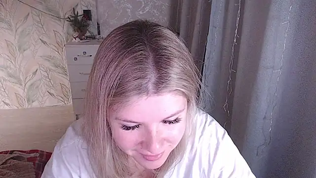 Snapshot of MelissaXKinky chatting on December 4, 11:42 am MelissaXKinky online show from December 4, 11:42 am