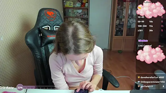 Snapshot of cutieMila chatting on December 18, 9:03 am cutieMila online show from December 18, 9:03 am