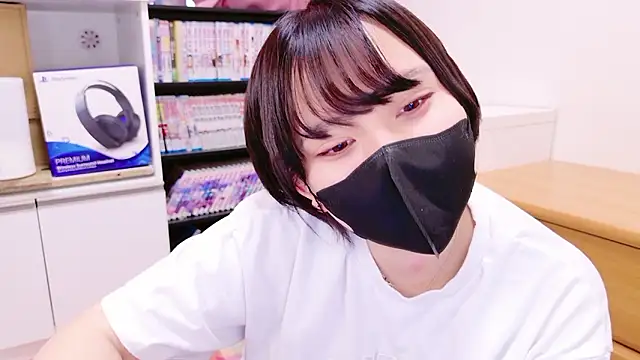 senachinnn online show from October 31, 6:21 am