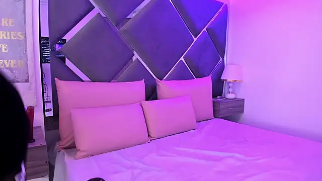 Charlotte Myers online show from October 9, 7:47 pm